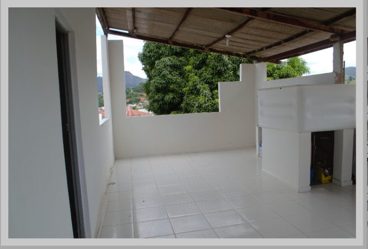 Vende-se uma  casa no coração da cidade;  Realize seu sonho de morar no centro de Mantena; veja as fotos