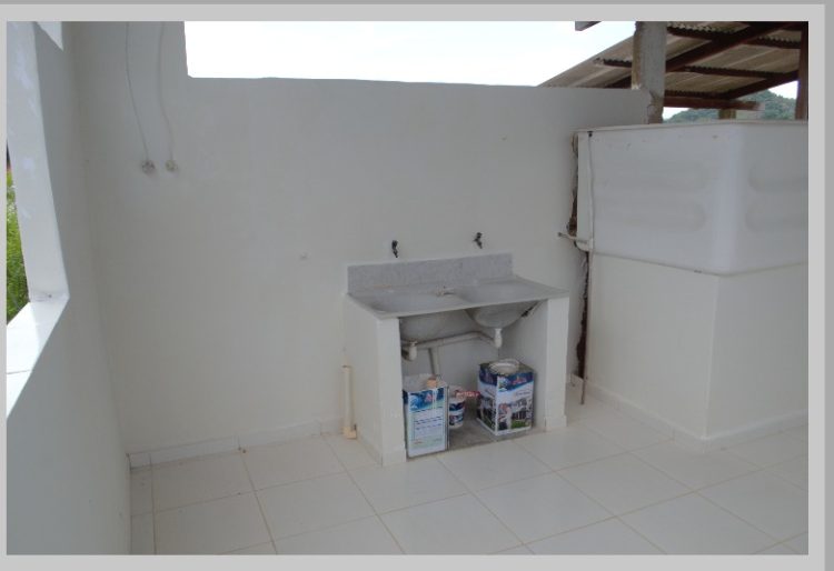 Vende-se uma  casa no coração da cidade;  Realize seu sonho de morar no centro de Mantena; veja as fotos