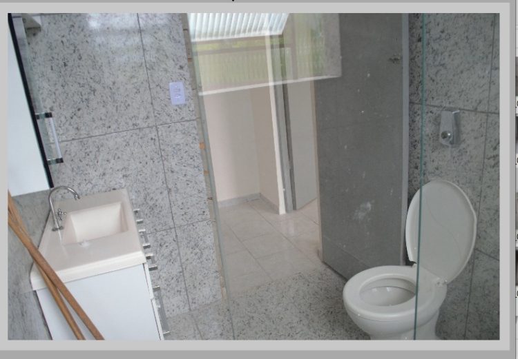 Vende-se uma  casa no coração da cidade;  Realize seu sonho de morar no centro de Mantena; veja as fotos