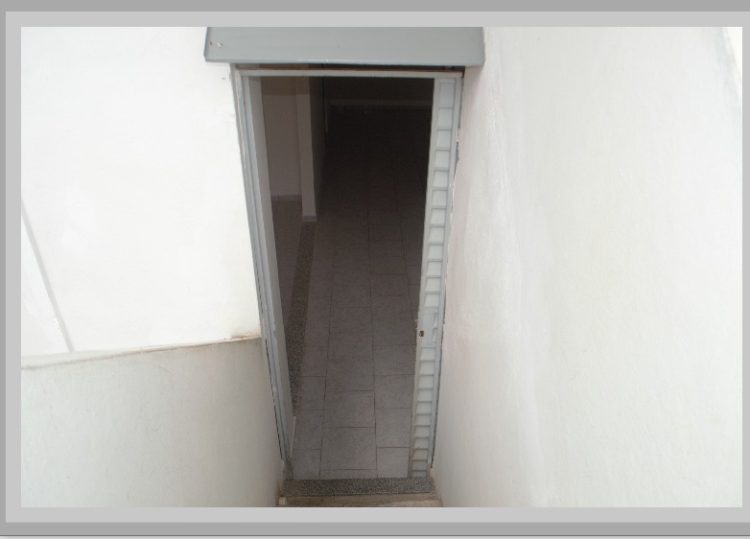Vende-se uma  casa no coração da cidade;  Realize seu sonho de morar no centro de Mantena; veja as fotos