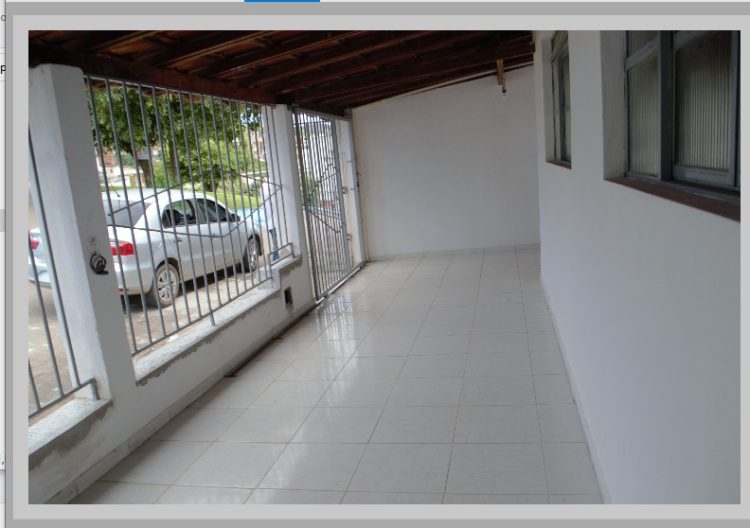 Vende-se uma  casa no coração da cidade;  Realize seu sonho de morar no centro de Mantena; veja as fotos