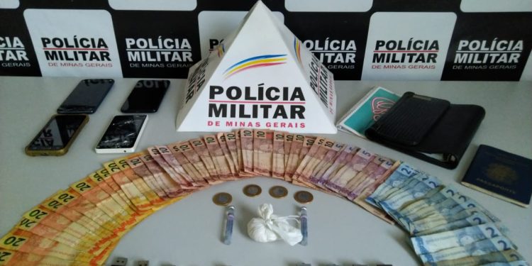 Polícia Militar  prende  três pessoas  por tráfico de drogas  em Itabirinha, após cumprimento de mandado de busca e apreensão 