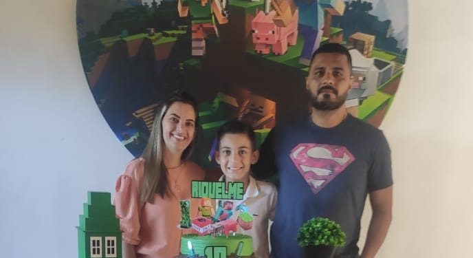 Parabéns para Riquelme Galvani Silva (Tubarão Branco) que fez 10 anos comemorando com a família e amiguinhos em Mantena