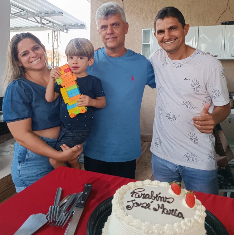 Parabéns desta segunda-feira, (9),  para José Maria Ferrim que comemorou junto com a família, amigos  e a mamãe mais um ano de vida  
