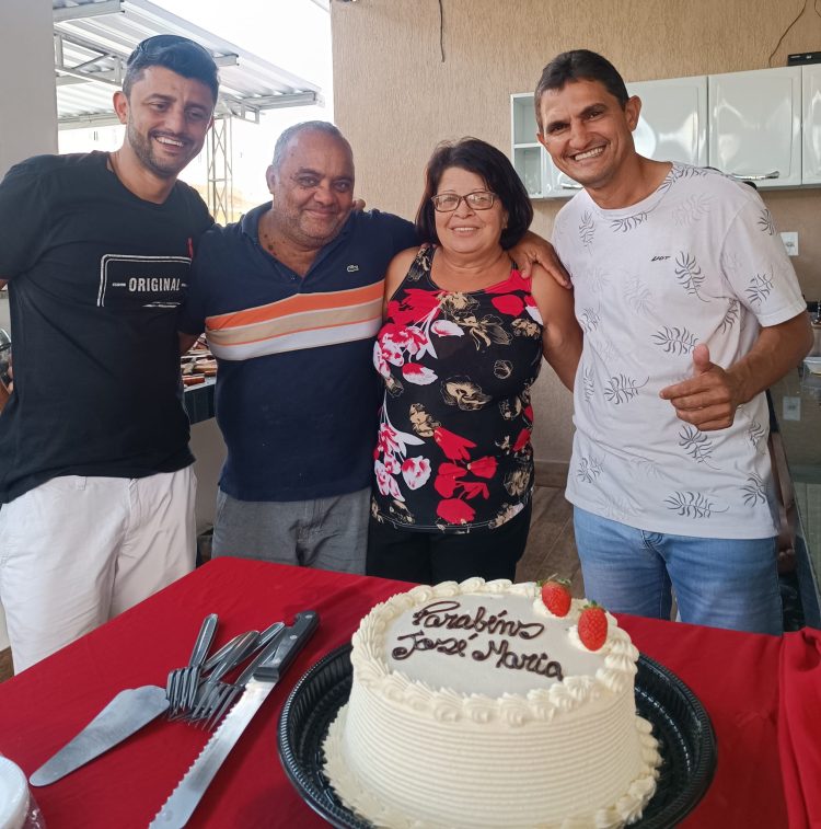 Parabéns desta segunda-feira, (9),  para José Maria Ferrim que comemorou junto com a família, amigos  e a mamãe mais um ano de vida  