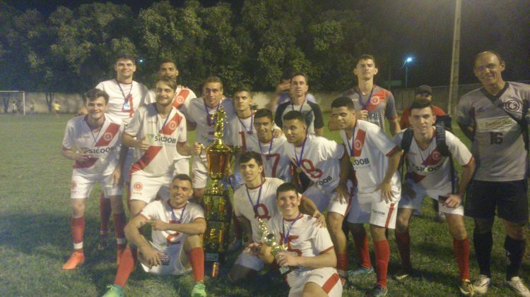A  superação e a  volta por cima do zagueiro Ricardo  Guerra , campeão invicto da Taça Cidade  pelo Vila Nova de  Mantena 