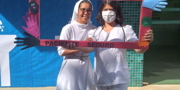 Imagem Do Dia:  Hospital São Vicente de Paulo  fazendo ação de conscientização de higienização das mãos em Mantena 