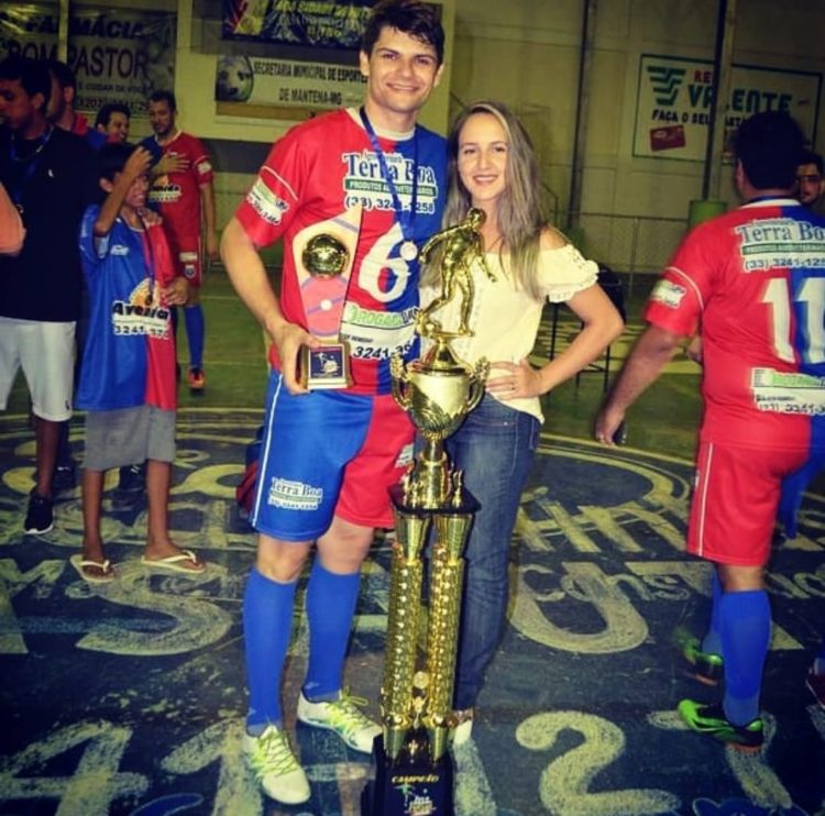 A  superação e a  volta por cima do zagueiro Ricardo  Guerra , campeão invicto da Taça Cidade  pelo Vila Nova de  Mantena 