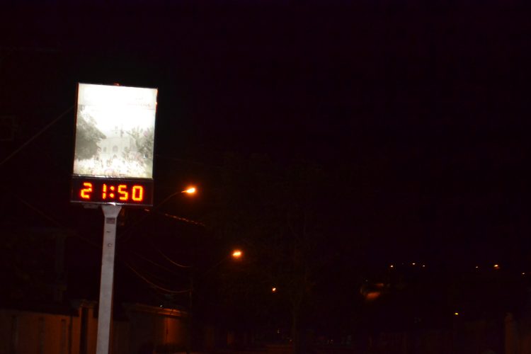 Recorde: Madrugada de sexta-feira, (20),  muito  gelada  termômetro mostra  temperatura de  até 8,0 graus e pode ter sido o dia mais frio  do ano  em Mantena