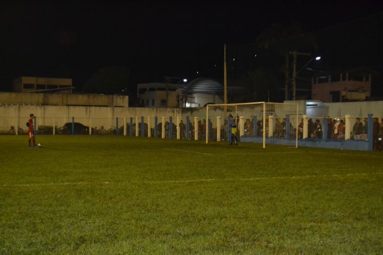 É campeão:  Em noite de gala  Bragantino nos aspirantes  e  Vila Nova  nos titulares  erguem a Taça Cidade Mantena  2022 