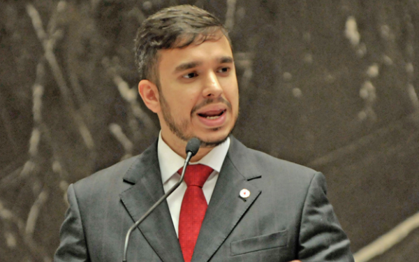 Deputado Léo Portela anuncia que não vai concorrer a um novo mandato, relata  O Tempo 