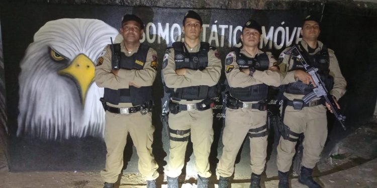 Homem é preso por posse ilegal de arma de fogo e tráfico de drogas no bairro de Vila Nova em Mantena 