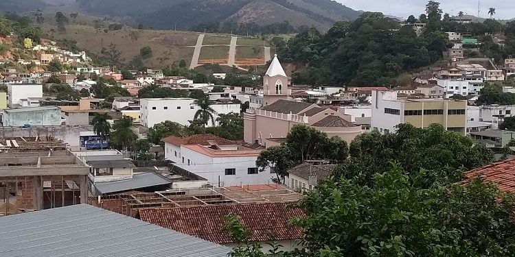 Casal é preso comercializando  “pedras de crack” em bar no centro de Mantena 