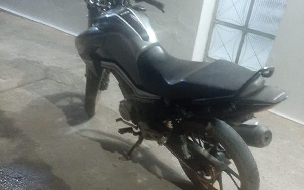 Motocicleta  roubada  é recuperada em Divino das Laranjeiras, três homens são presos pelo roubo em Mantena  