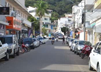 Mulher com mandado de prisão em aberto é presa pela Polícia Militar  em Mantena 
