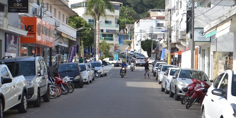 Mulher com mandado de prisão em aberto é presa pela Polícia Militar  em Mantena 