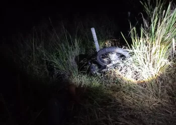 Homem morre e outro fica gravemente ferido após moto sair da pista na LMG-773, em Galileia