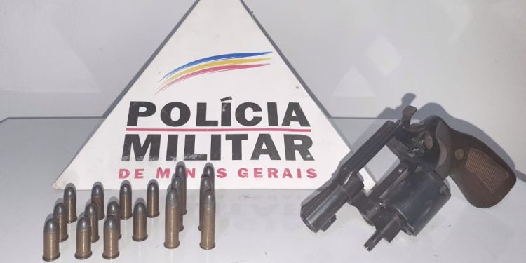 Homem é conduzido para Delegacia de Polícia Civil por porte ilegal de arma de fogo em Mantena