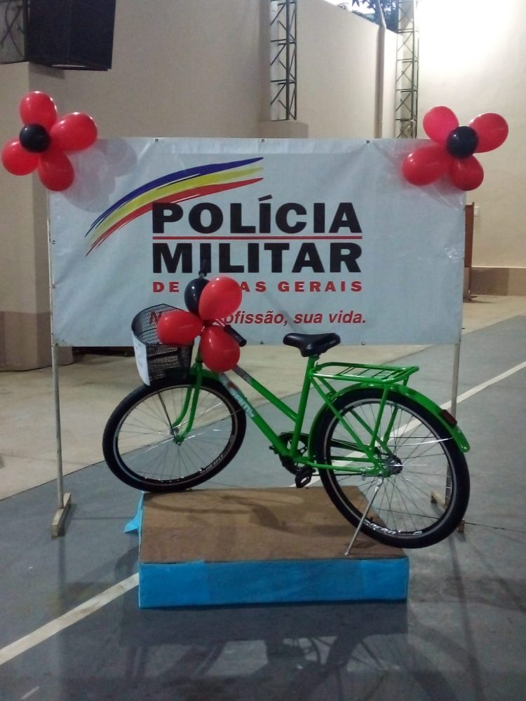 Prefeito Dr. Lucas Donadia  e aproximadamente 500 pessoas prestigiam  formatura do PROERD  em Itabirinha, 133 formandos