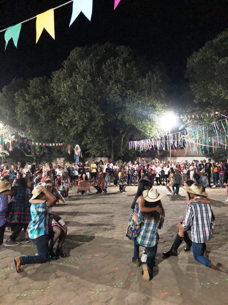 Cultura: Dança  de  quadrilha, pastéis, feijão tropeiro , caldos e cachorro quente, veja como foi o Arraiá da “Zilda Pinheiro da Silva”  em  Mantena 