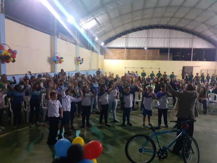 Imagem Da Semana:  Em noite de gala Polícia Militar  realiza formatura de mais uma turma do PROERD em Mantena 