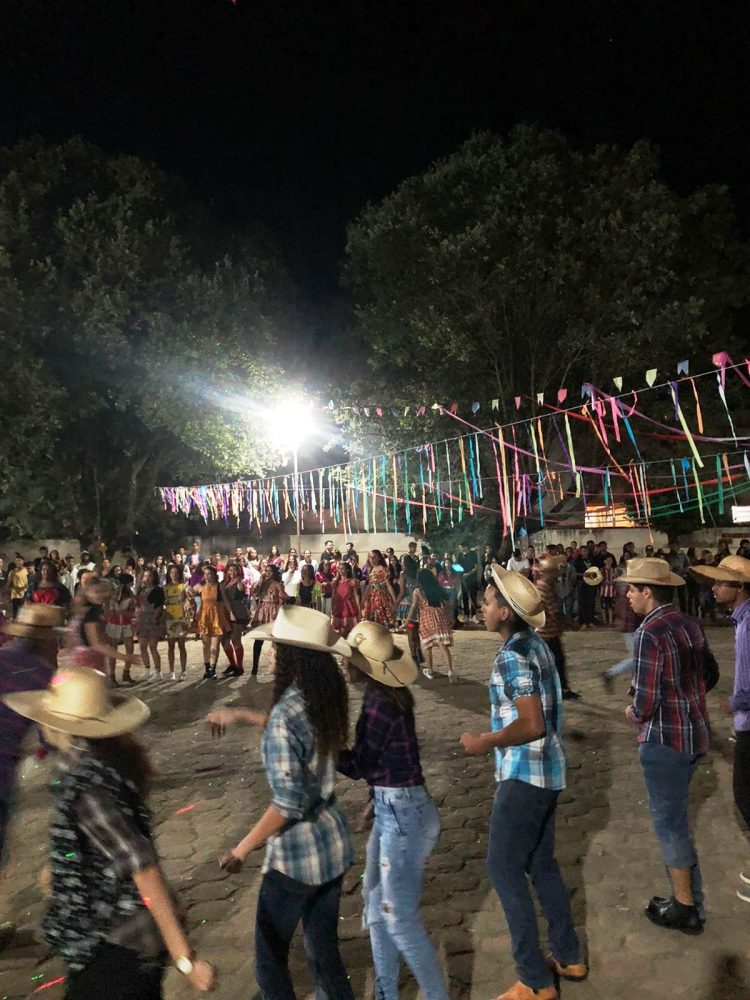 Cultura: Dança  de  quadrilha, pastéis, feijão tropeiro , caldos e cachorro quente, veja como foi o Arraiá da “Zilda Pinheiro da Silva”  em  Mantena 