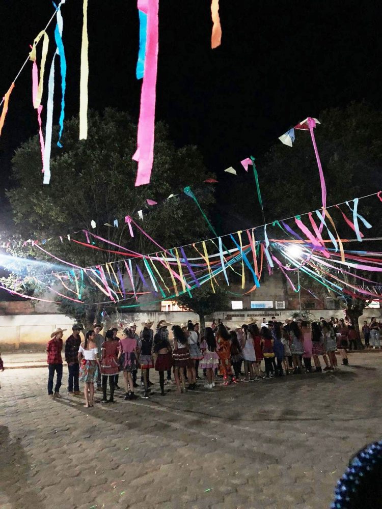 Cultura: Dança  de  quadrilha, pastéis, feijão tropeiro , caldos e cachorro quente, veja como foi o Arraiá da “Zilda Pinheiro da Silva”  em  Mantena 