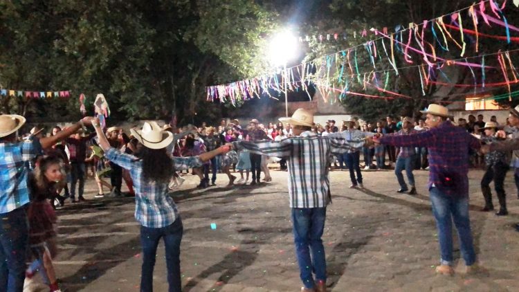 Cultura: Dança  de  quadrilha, pastéis, feijão tropeiro , caldos e cachorro quente, veja como foi o Arraiá da “Zilda Pinheiro da Silva”  em  Mantena 