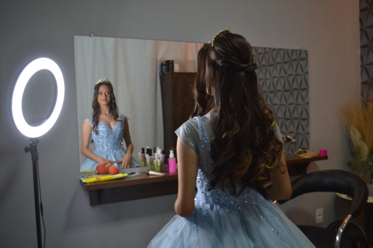 15 anos: Linda  festa de debutante de Bianca e das gêmeas Kely  e Alice  em Mantena 