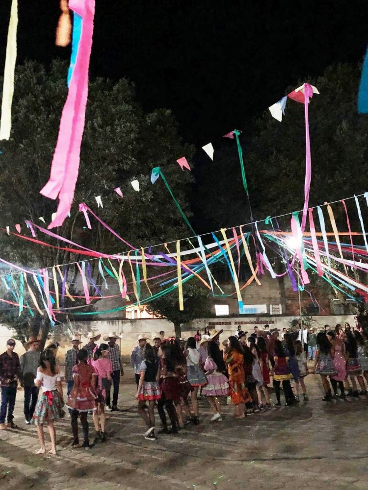 Cultura: Dança  de  quadrilha, pastéis, feijão tropeiro , caldos e cachorro quente, veja como foi o Arraiá da “Zilda Pinheiro da Silva”  em  Mantena 