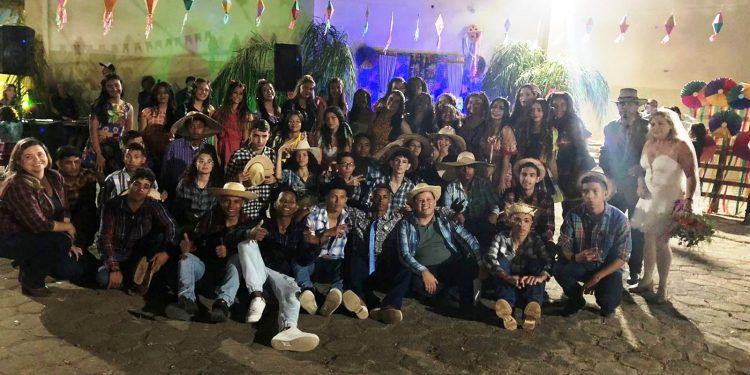 Cultura: Dança  de  quadrilha, pastéis, feijão tropeiro , caldos e cachorro quente, veja como foi o Arraiá da “Zilda Pinheiro da Silva”  em  Mantena 