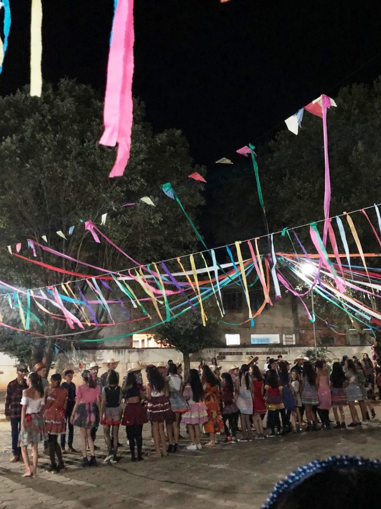 Cultura: Dança  de  quadrilha, pastéis, feijão tropeiro , caldos e cachorro quente, veja como foi o Arraiá da “Zilda Pinheiro da Silva”  em  Mantena 
