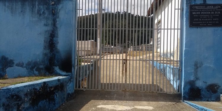 Vereadores requerem atuação (com urgência) do executivo em cemitérios do Município  de Mantena 