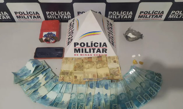 Dois homens são presos com drogas e R$ 2.800 em Itabirinha