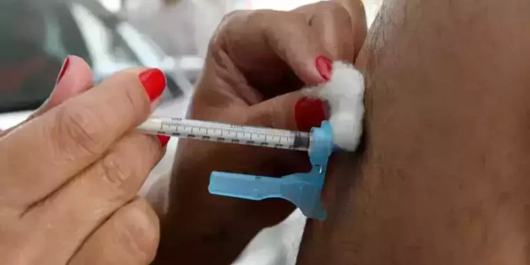 Pandemia: Novo pico de COVID-19 será registrado em Minas nas duas próximas semanas