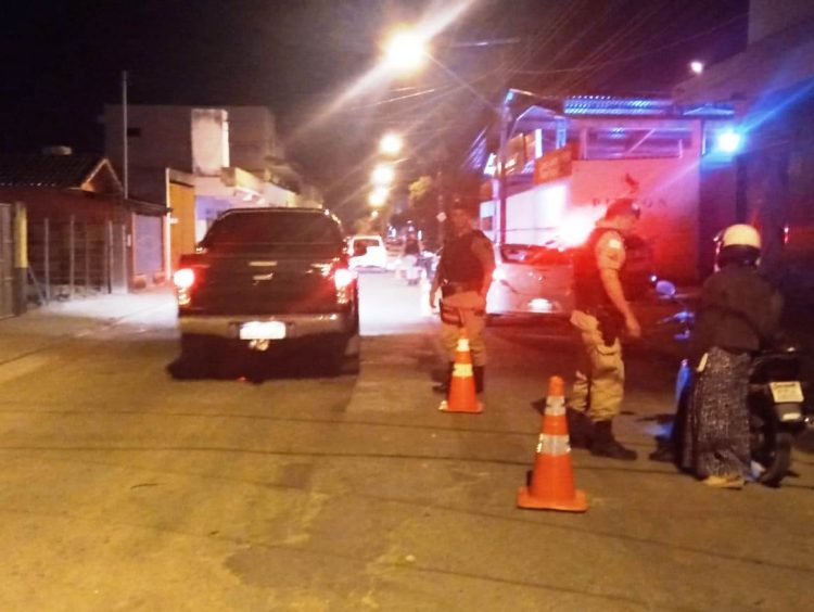 Imagem Do Dia: Polícia Militar realiza Blitz na Avenida General Dutra  no bairro Vila Nova  em  Mantena 