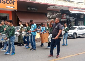 Exclusivo: Maestro Jenilton Correia ensaia  Banda Marcial da Guarda Mirim para futuras apresentações,  legado sendo preservado em Mantena  