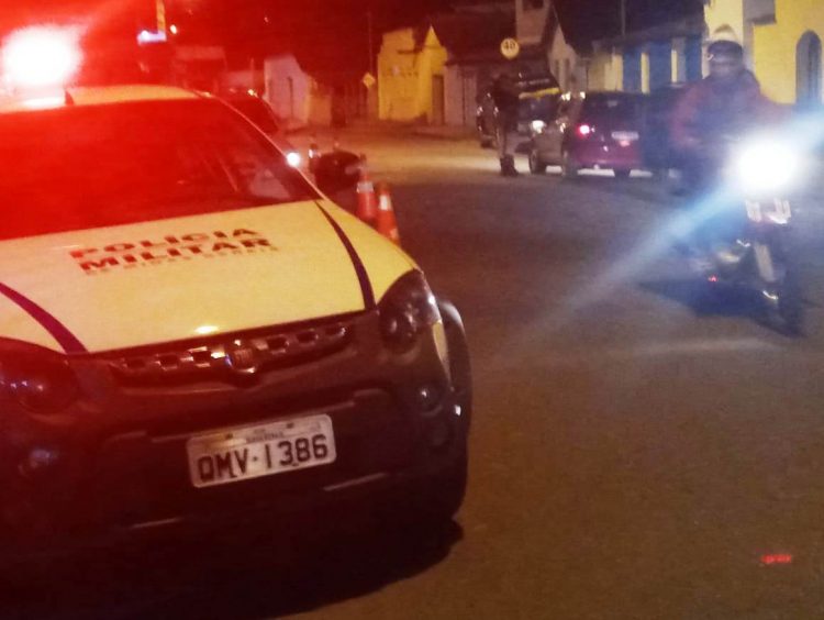 Imagem Do Dia: Polícia Militar realiza Blitz na Avenida General Dutra  no bairro Vila Nova  em  Mantena 