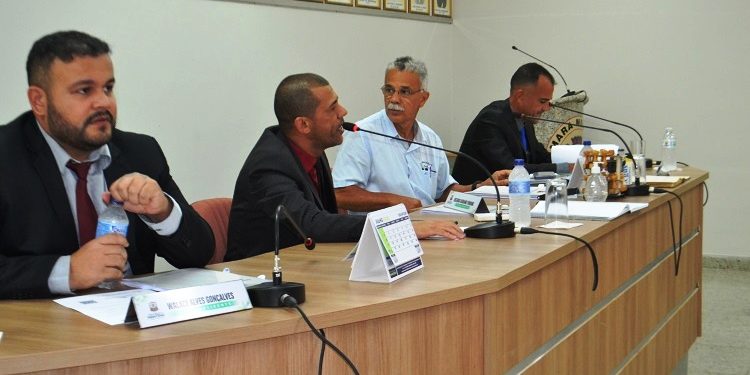 Câmara aprova pedido de esclarecimentos sobre o Piso Salarial da Enfermagem no Município, vereadores discutem  futuro, vai haver desemprego ? 