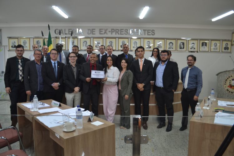 Câmara aprova pedido de esclarecimentos sobre o Piso Salarial da Enfermagem no Município, vereadores discutem  futuro, vai haver desemprego ? 