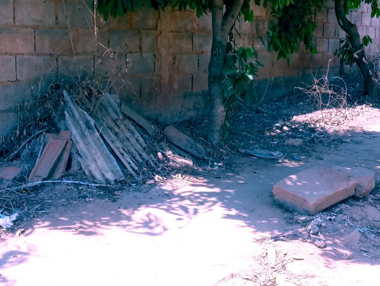 Há mais de um ano: Veja a situação de vergonha na Rua Luiz Oaks no bairro  Boa Esperança  em Mantena 