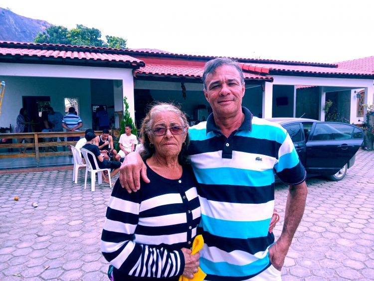 Parabéns! Ademir Cunhado comemora 60 anos com amigos e familiares na Estância Capixaba em São João do Manteninha, MG