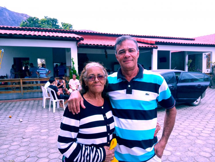 Parabéns! Ademir Cunhado comemora 60 anos com amigos e familiares na Estância Capixaba em São João do Manteninha, MG