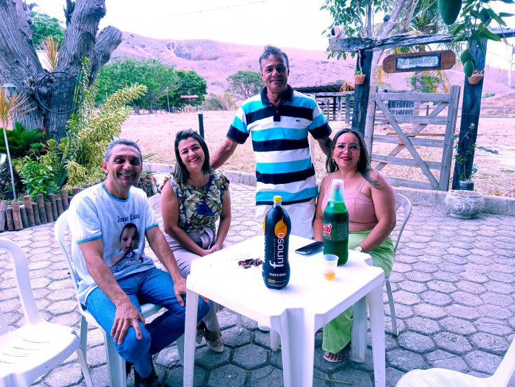 Parabéns! Ademir Cunhado comemora 60 anos com amigos e familiares na Estância Capixaba em São João do Manteninha, MG