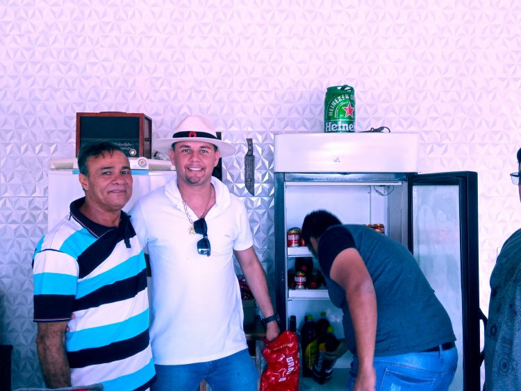 Parabéns! Ademir Cunhado comemora 60 anos com amigos e familiares na Estância Capixaba em São João do Manteninha, MG