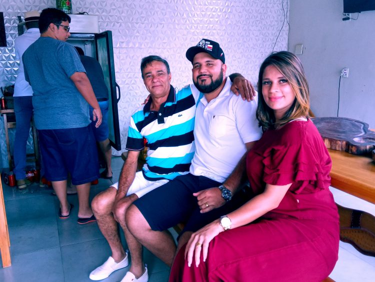 Parabéns! Ademir Cunhado comemora 60 anos com amigos e familiares na Estância Capixaba em São João do Manteninha, MG