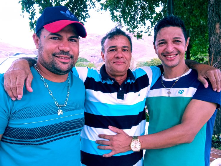 Parabéns! Ademir Cunhado comemora 60 anos com amigos e familiares na Estância Capixaba em São João do Manteninha, MG