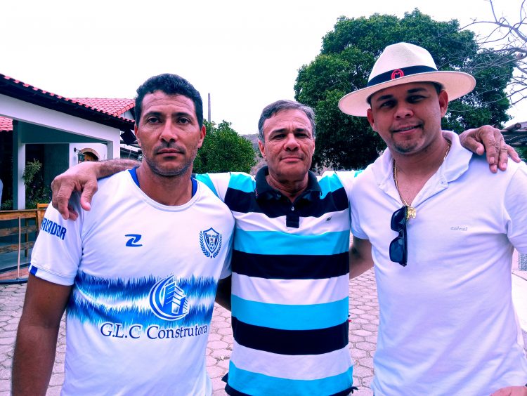 Parabéns! Ademir Cunhado comemora 60 anos com amigos e familiares na Estância Capixaba em São João do Manteninha, MG