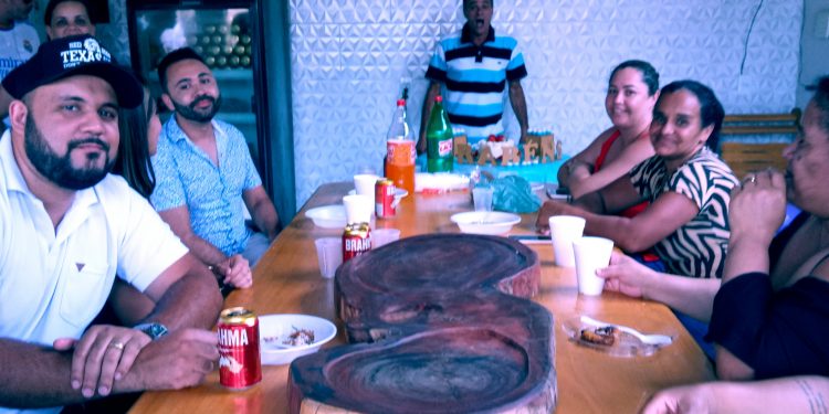 Parabéns! Ademir Cunhado comemora 60 anos com amigos e familiares na Estância Capixaba em São João do Manteninha, MG