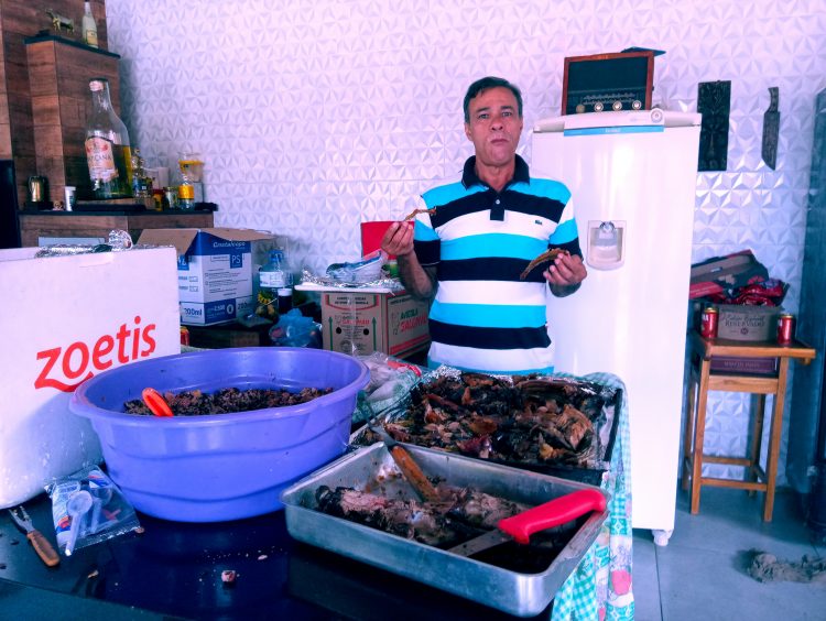 Parabéns! Ademir Cunhado comemora 60 anos com amigos e familiares na Estância Capixaba em São João do Manteninha, MG